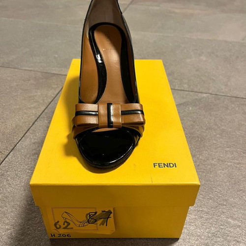 Fendi Peep toe pumps like new, size 39