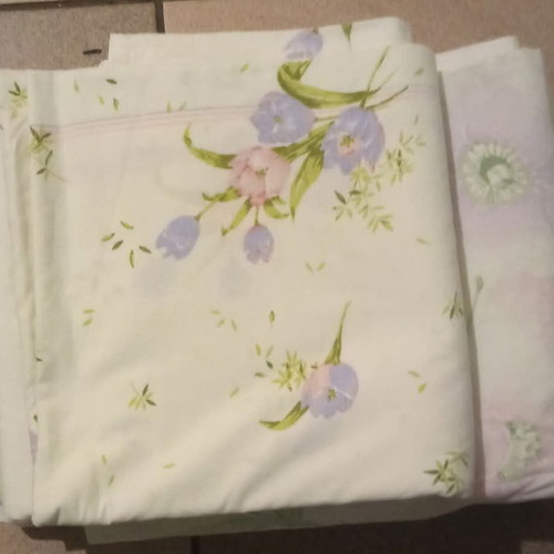 Double bed sheets like new, set of two