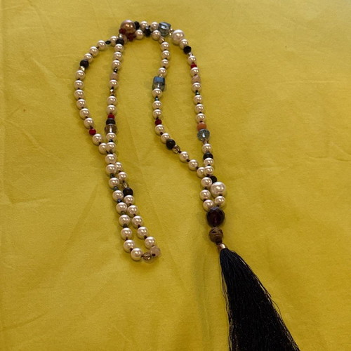 Long necklace with pearls and stones used with black tassel
