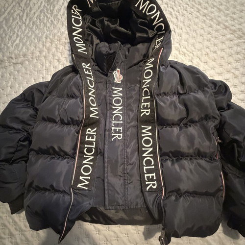 Moncler puffer jacket like new, boys size 6-7, black