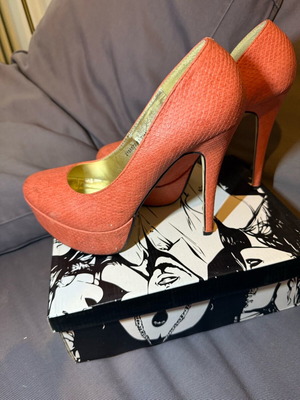 Used coral color high heels 14cm size 40