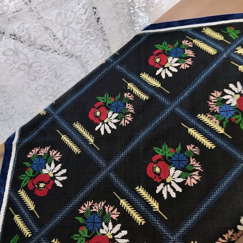 Vintage square unused 60x60 cm hand embroidered