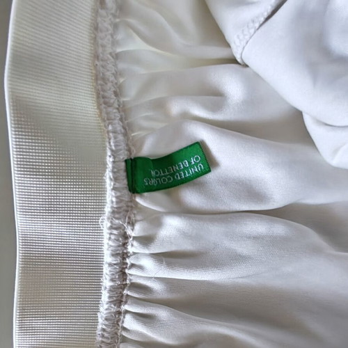 Benetton skirt like new for 4-5 years old, white and beige