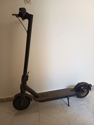 Xiaomi Essential electric scooter, black