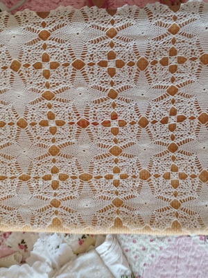 Handmade doilies set new, 1 rectangular and 2 square pieces