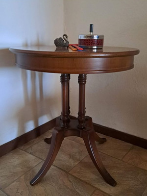 Wooden solid round coffee table like new