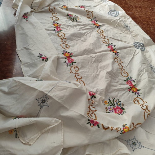 Various tablecloths, handmade, pack