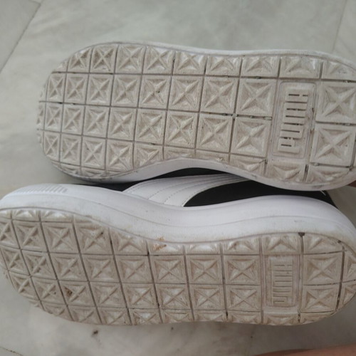 Puma women's sneakers like new, size 36, black and white