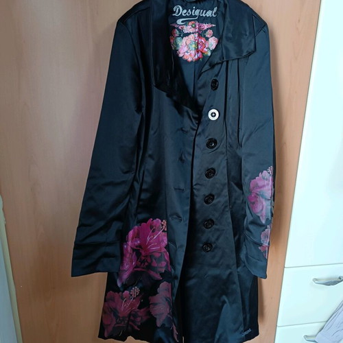 Desigual gabardine black glossy with floral print size 38 like new