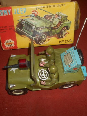 Lyra Army Jeep battery-operated military vehicle 1960-1970, like new