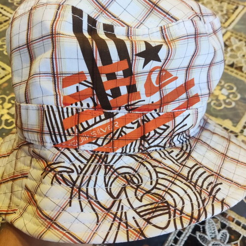 Quiksilver Bucket Hat new, white and brown checkered