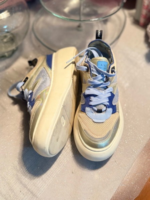 Armani Exchange Women's Sneakers Size 39 Like New