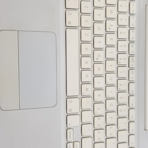 Apple MacBook A1181 early 2007 laptop, 4GB RAM, 250GB HDD