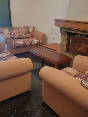 Σετ σαλονιού με 2 καναπέδες και 1 πολυθρόνα σαν καινούργιο