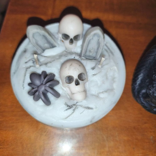 2 scented candles with dark vanilla aroma and skull candle gift
