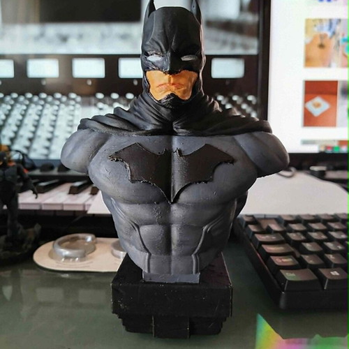Batman Bust Figure New from NP Studios Reality