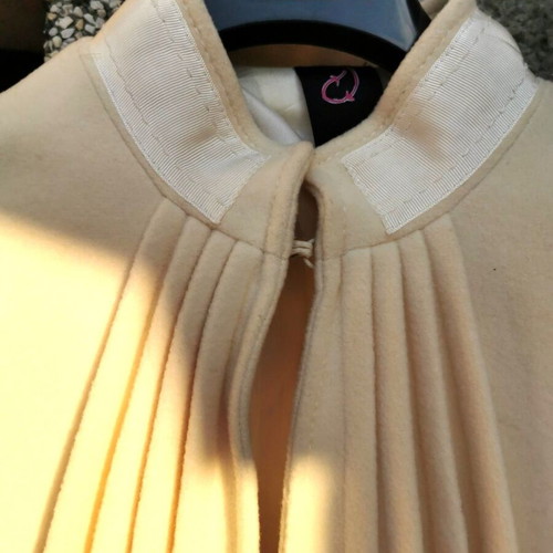 Twist elegant coat with high collar, pleats and textile belt