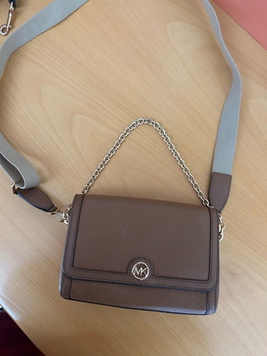 Δερμάτινο τσαντάκι χιαστί Michael Kors σαν καινούργιο, καφέ