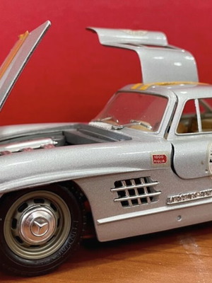 Mercedes-Benz 300sl Gullwing 1:24 συλλεκτικό μοντέλο αυτοκινήτου σαν καινούργιο