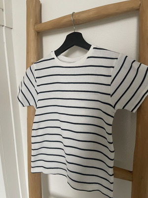 Primark boys' t-shirt size 128 white with blue stripes