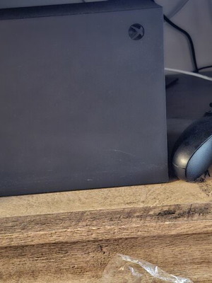 Xbox Series X console 1TB SSD like new with original controller