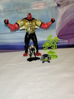 Ben 10 figure set used, missing 2 hands
