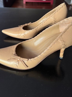 Yves Saint Laurent vintage leather pumps size 36.5, like new, beige