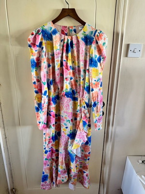 Loap dress with flowers size medium like new, multicolored