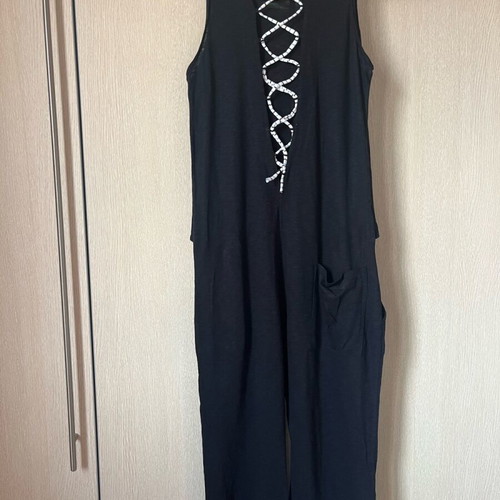 Small cotton salopette used with pockets