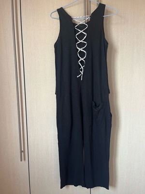 Small cotton salopette used with pockets