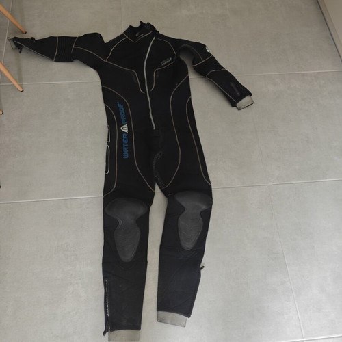 W1 5mm diving wetsuit, size large