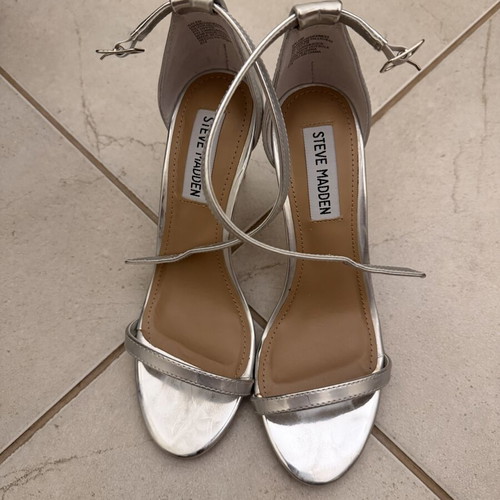 Steve Madden silver sandals new, size 36, platform style