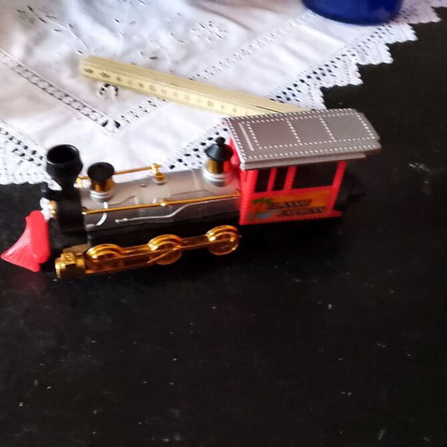 Toy train 2001 collectible like new
