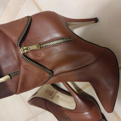 Mark Milan tan ankle boots like new, leather, size 38