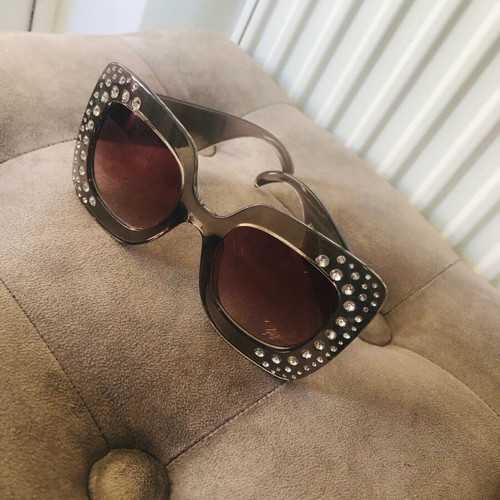 Butterfly sunglasses used with rhinestones