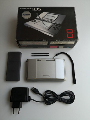 Nintendo DS 2004 κονσόλα μεταχειρισμένη με κουτί, φορτιστή και αξεσουάρ