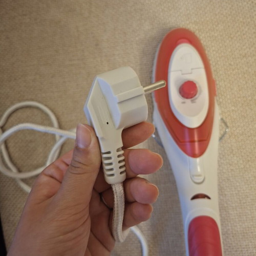 Silvercrest Garment Steamer steam brush red and white, like new