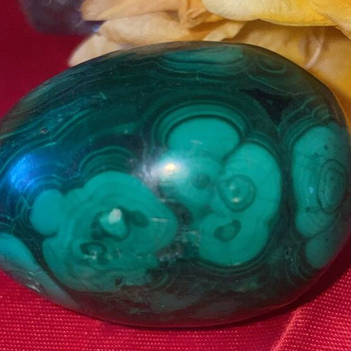 Malachite egg new, solid with beautiful patterns