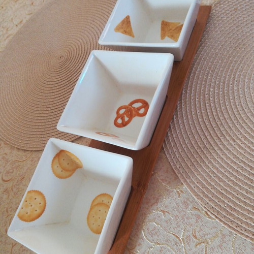 Bowl set of 3 like new with wooden base for snacks