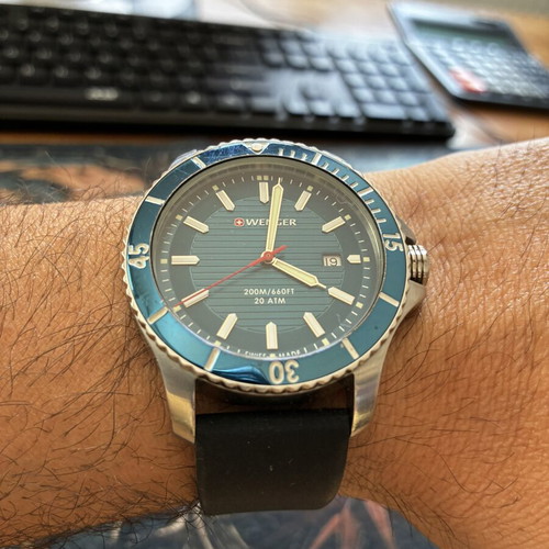 Wenger men's watch like new, blue dial, sapphire crystal