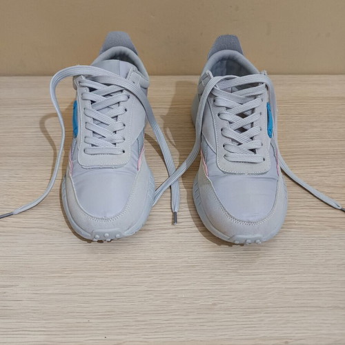 Women's athletic shoes used, size 40, gray and pink