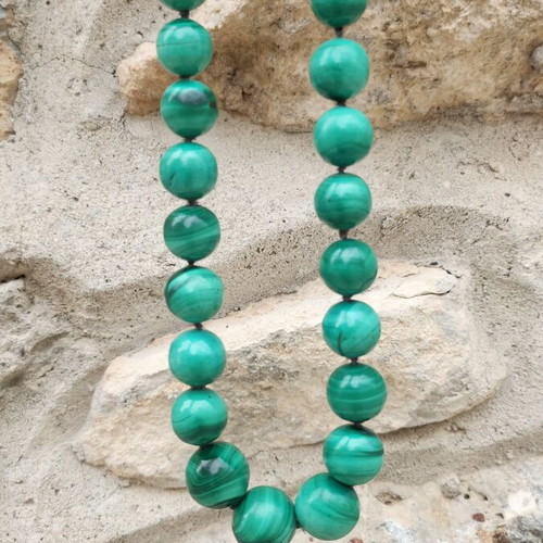 Vintage Malachite Necklace with Graduated Beads like new