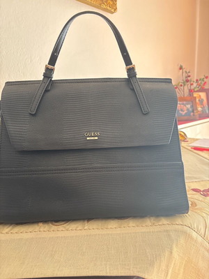 Women's black shoulder bag like new, almost unused