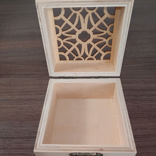 Square wooden boxes set of 4, new, decorative carved lids