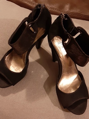 Γόβες Zara 36 μαύρες μεταχειρισμένες με χρυσές λεπτομέρειες
