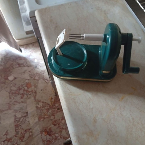 Manual fruit peeler with blade, new