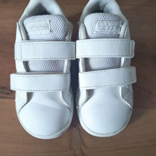 Παιδικά παπούτσια Adidas νούμερο 23 άσπρα σαν καινούργια