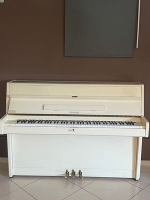 Samick Granada white piano like new
