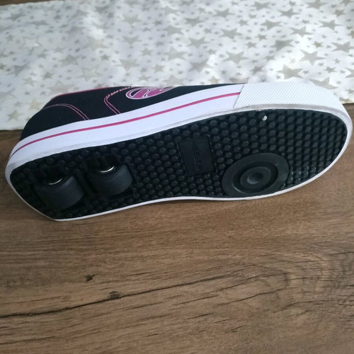 Heelys Classic X2 athletic shoes new, black and pink