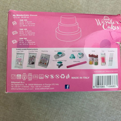 Wonder Cakes silicone mold for three-layer cakes like new